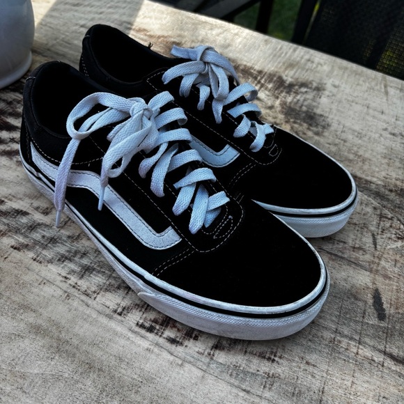 Vans Other - VANS Off The Wall Ward Mens SIZE 7
M BLACK & WHITE Suede & Canvas